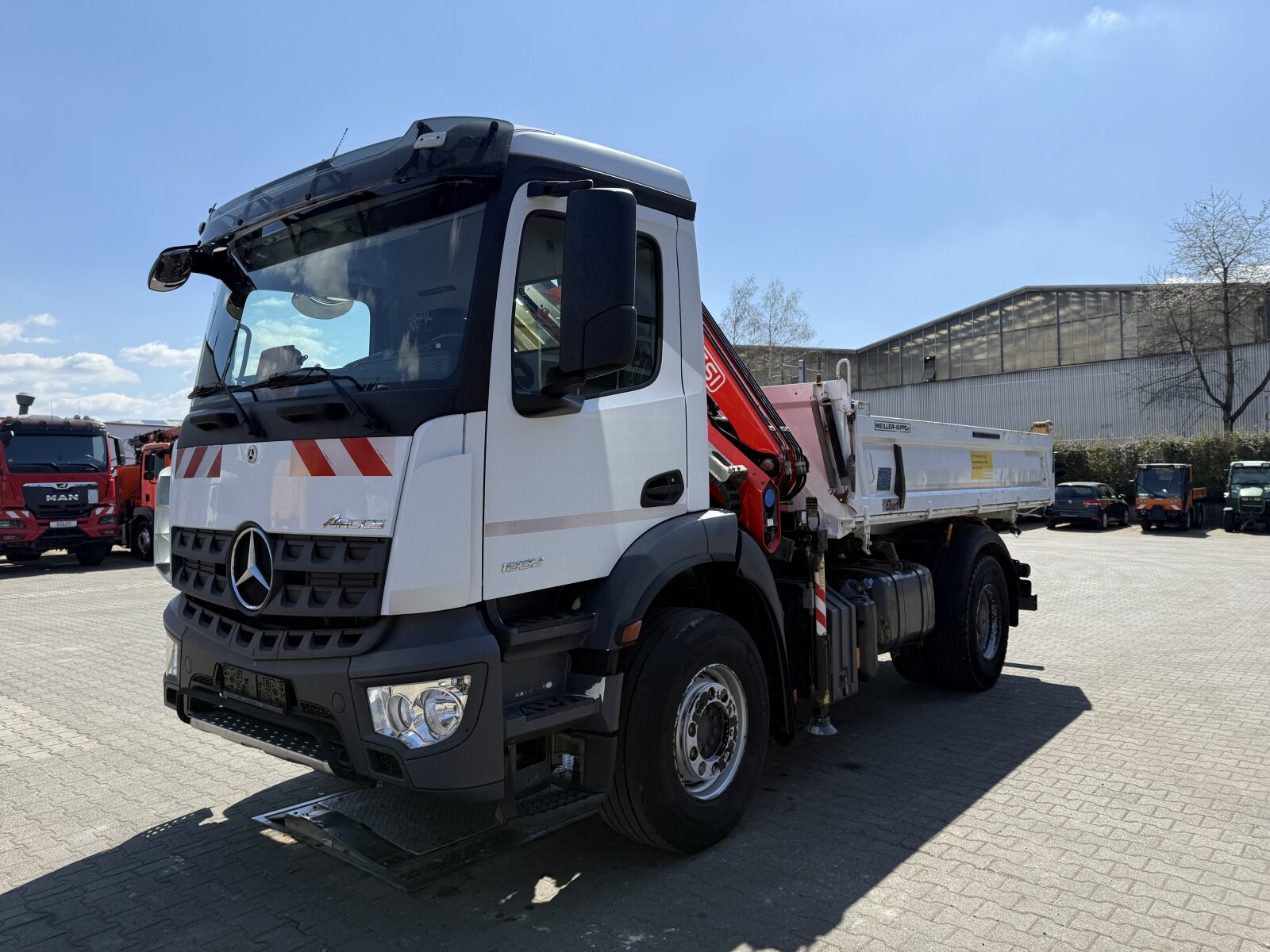 MB AROCS 1832 4x2 EURO6 WYWROTKA TRÓJSTRONNA Z HDS FASSI F120FB