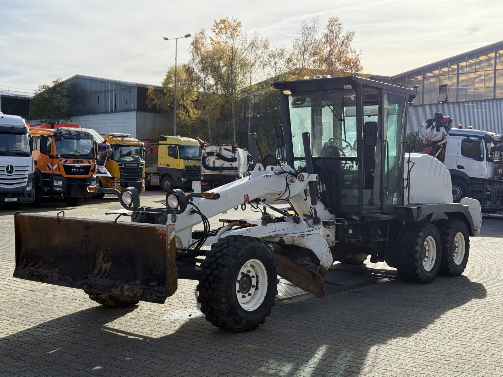 NEW HOLLAND F106.6A 6x6 12 TON RÓWNIARKA