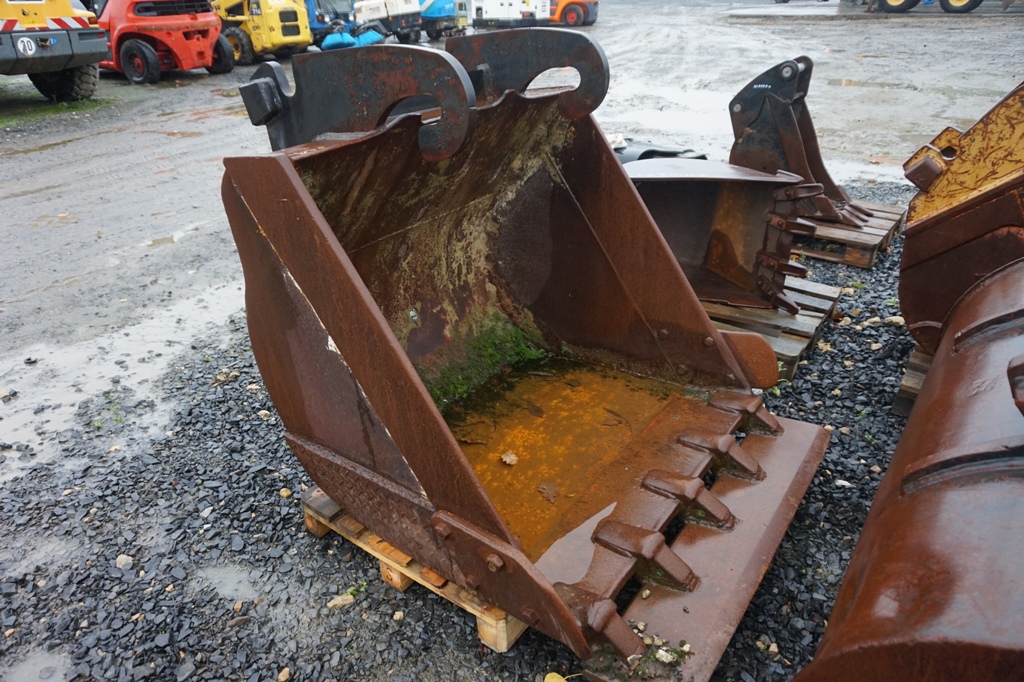 Bucket for an excavator 