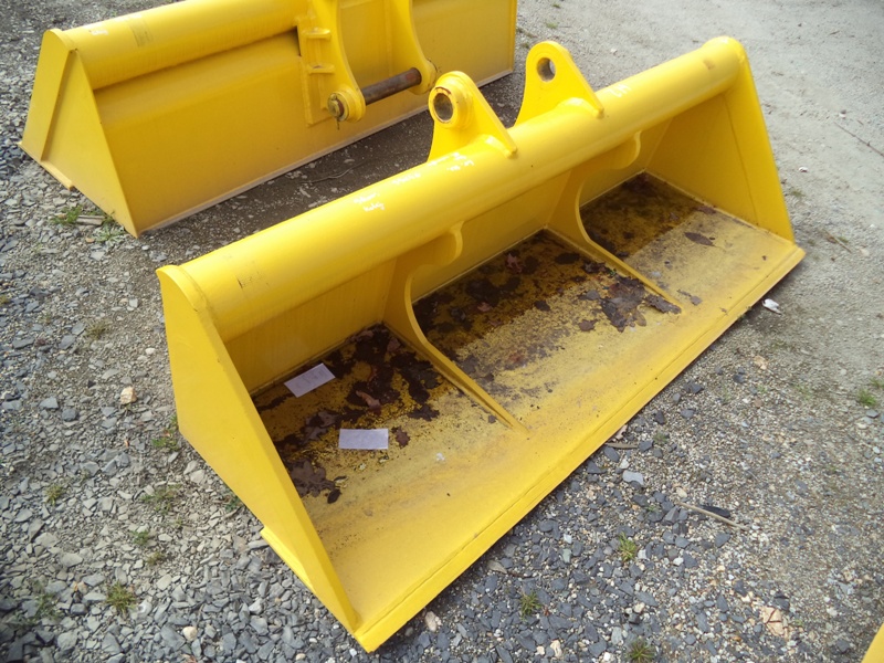 DITCH CLEANING BUCKET 2000 MM x 600 MM WITH PIN