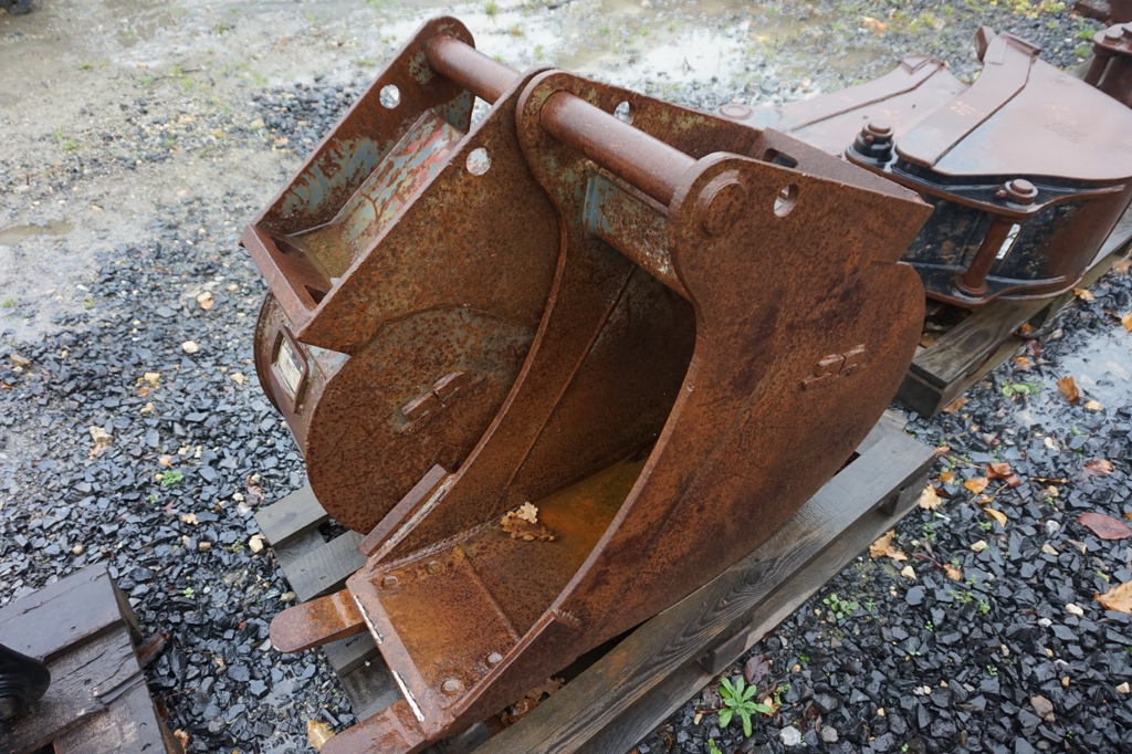 Bucket for an excavator 